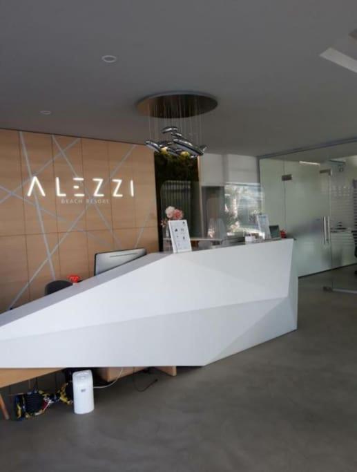 Alezzy Beach Apartament Prima Linie La Mare Navodari Exterior photo